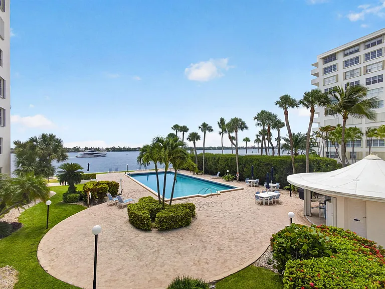 2800 N Flagler Dr #202 — Photo 23