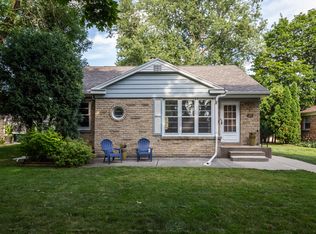 5646 N Braeburn Ln, Glendale, WI 53209