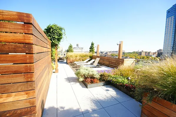 Rented by Loom Group | media 38