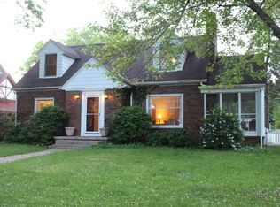 3238 Crestline Dr, Davenport, IA 52803