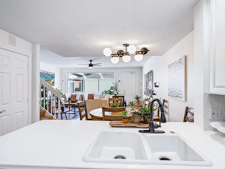 116 Caravelle Dr — Photo 8