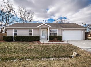 190 W Pocahontas Rd, Highland, IL 62249