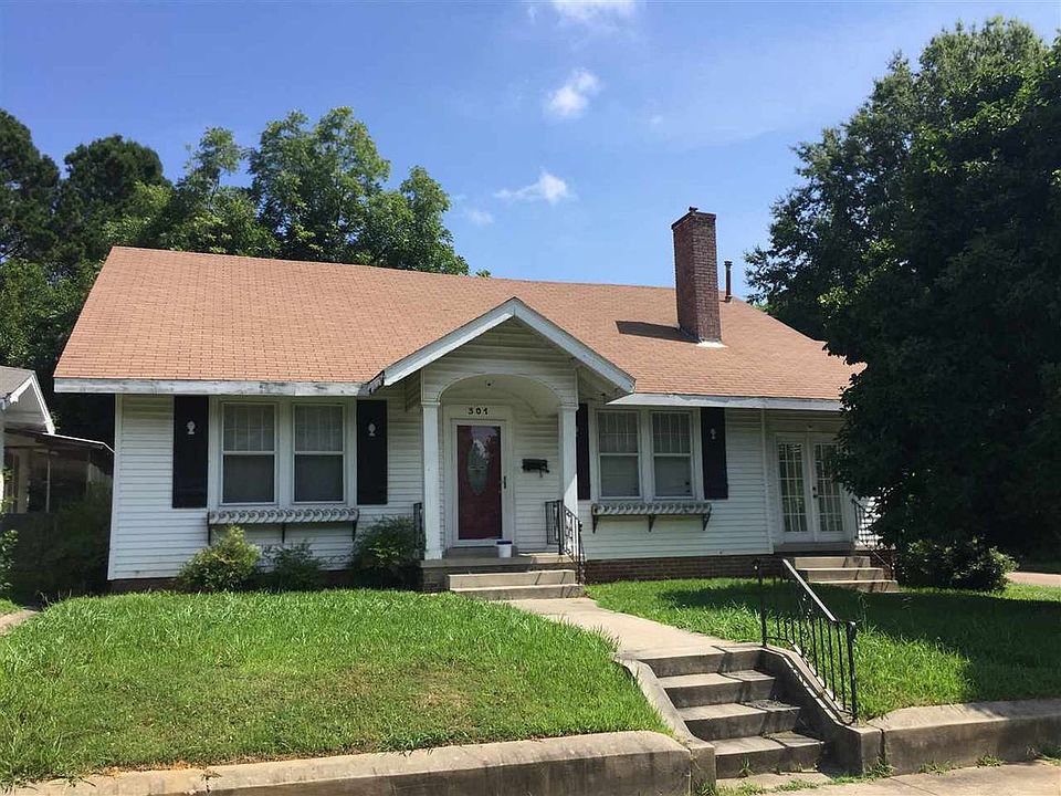 1st image of 301 W Grand Ave