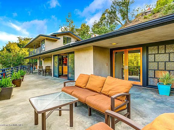 3rd image of 1240 Club House Dr