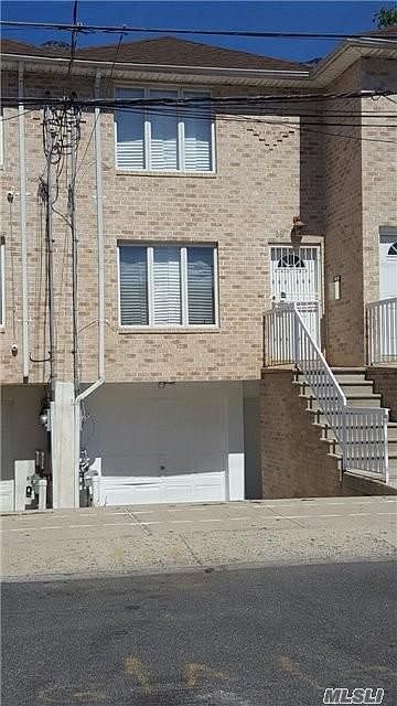 1st image of 660 E 104th St
