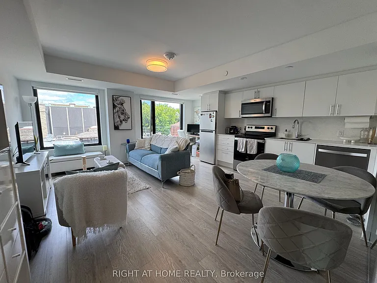 3 Strathgowan Ave #310 — Photo 7