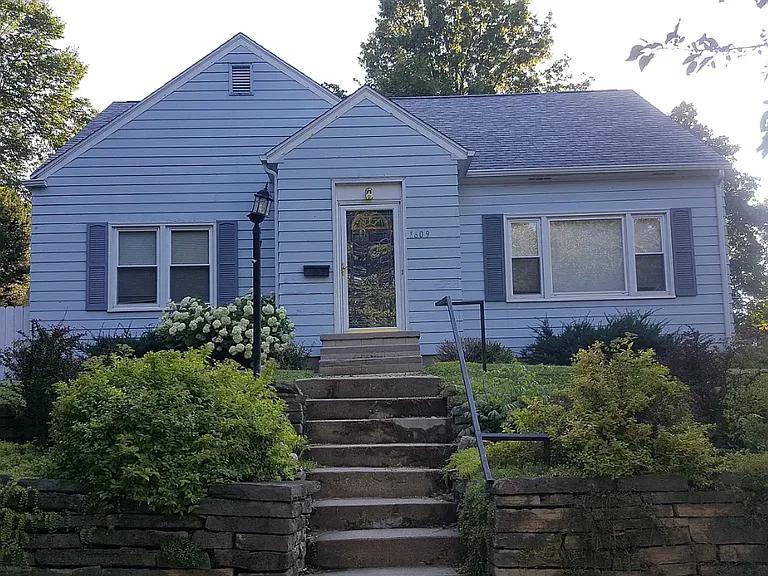 1609 Walnut St — Photo 1