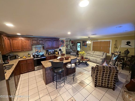 2nd image of 440 Henry Smith Rd