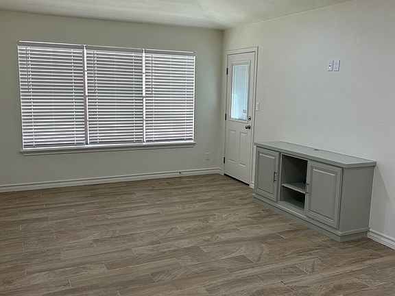 3rd image of 1914 Mourning Dove Cir
