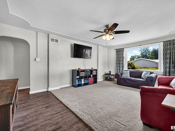 2nd image of 207 Spruce Ln