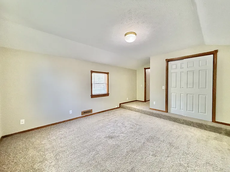 418 Caroline St N — Photo 15