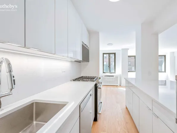 425 East 63rd Street image 3 of 11