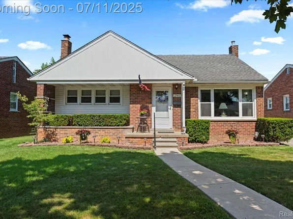 1946 Carlysle St, Dearborn, MI 48124