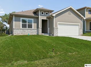 11306 Portage Cir, Papillion, NE 68046