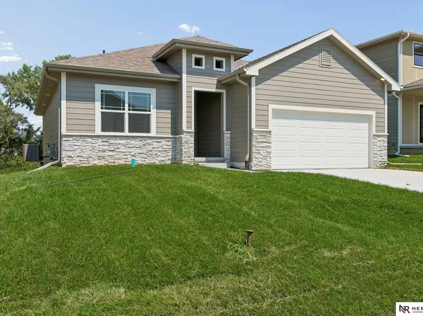 11306 Portage Cir, Papillion, NE 68046