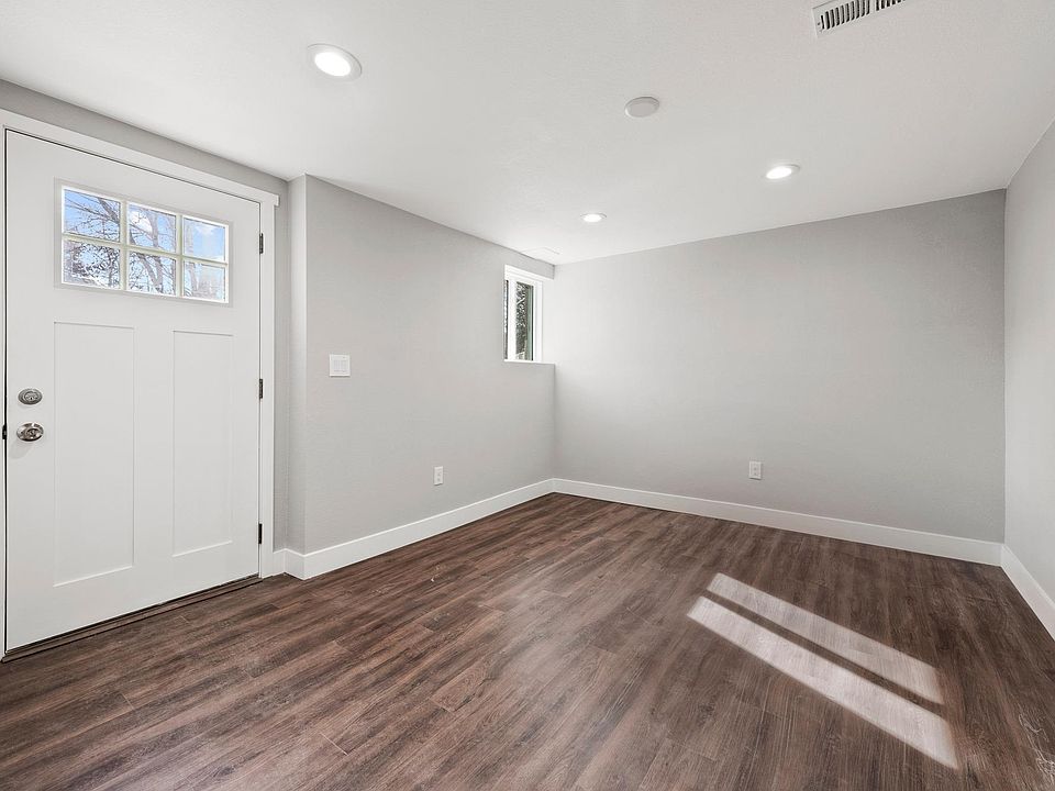 1st image of 1601 E Dakota Ave