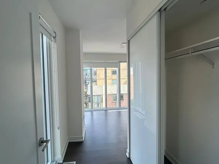 50 McCaul St #812 — Photo 6