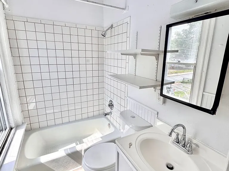 1411 W Liberty St — Photo 9