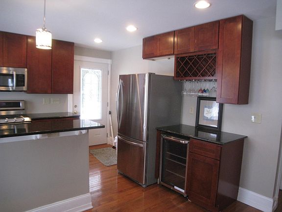 2nd image of 18 Russell St APT 4