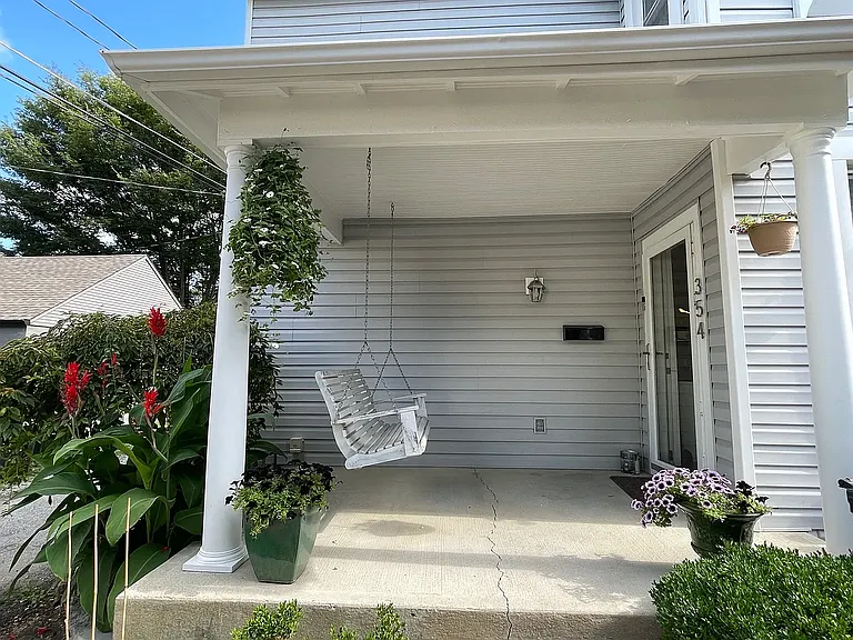354 E Kossuth St — Photo 2