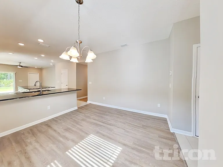 470 Chandler Dr — Photo 5