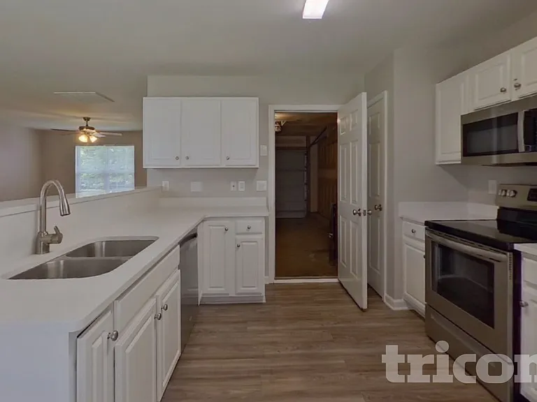 9514 Parkridge Dr — Photo 5
