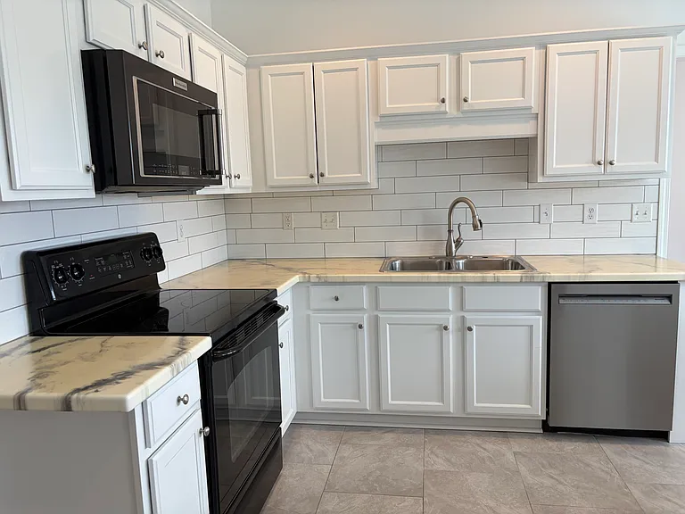 951 Narrows Point Dr — Photo 4