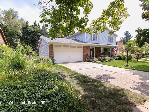 2nd image of 1314 Walwood Dr NE