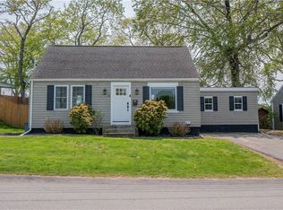 6 Stockton Dr, Middletown, RI 02842
