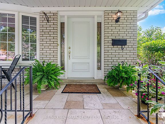 5th image of 17 Wellesbourne Cres