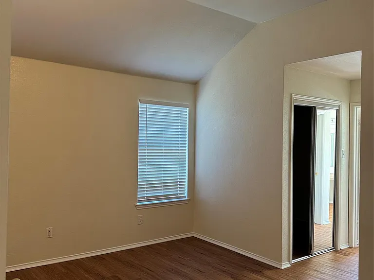 414 Darkwoods Dr — Photo 12