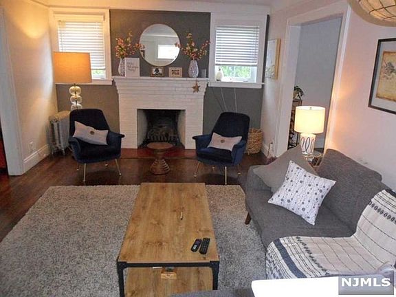 5th image of 105 Cypress St