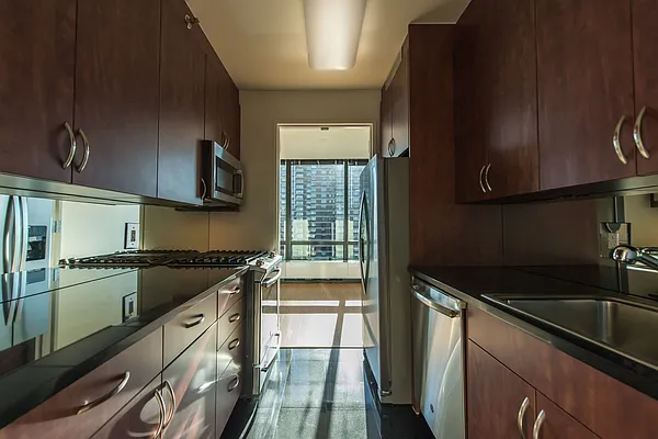 Rented by Solow Realty | media 35