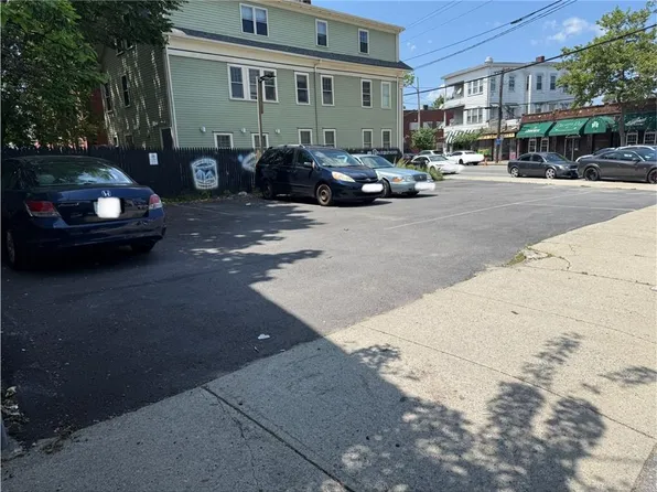 380 Smith St, Providence, RI 02908