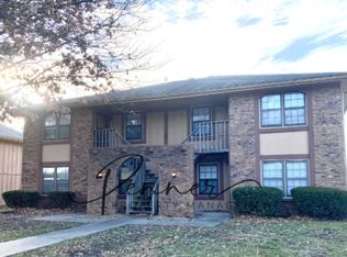 105 SW 20th St APT D, Oak Grove, MO 64075