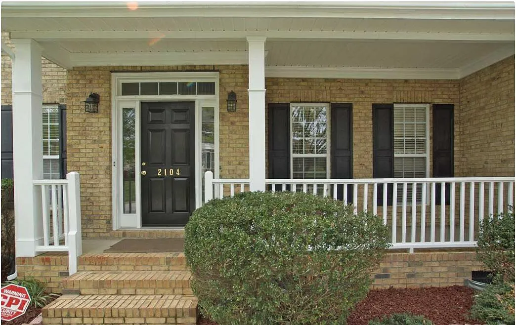 Building Photo - 2104 Roland Glen Rd