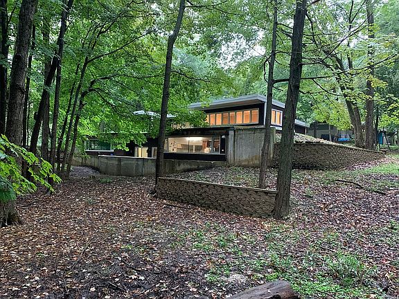 3rd image of 34 Woodland Ct