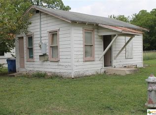 1206 Ball St, Seguin, TX 78155