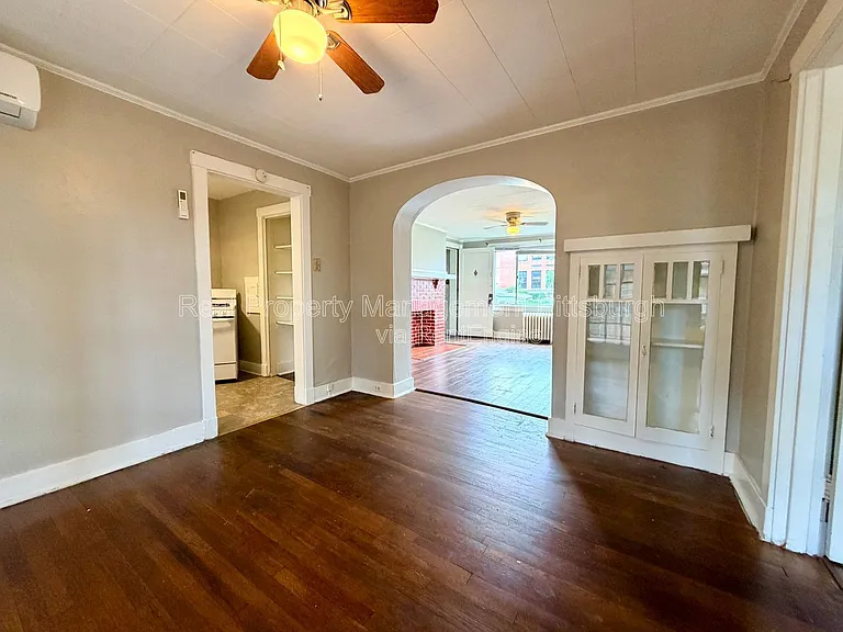 2351 Brownsville Rd — Photo 4