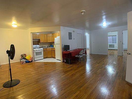 4th image of 53 W 192nd St #2022