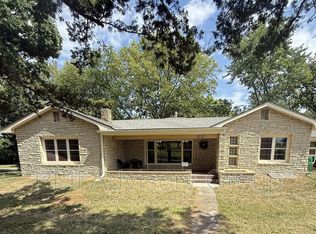 1212 SW 27th St, Topeka, KS 66611