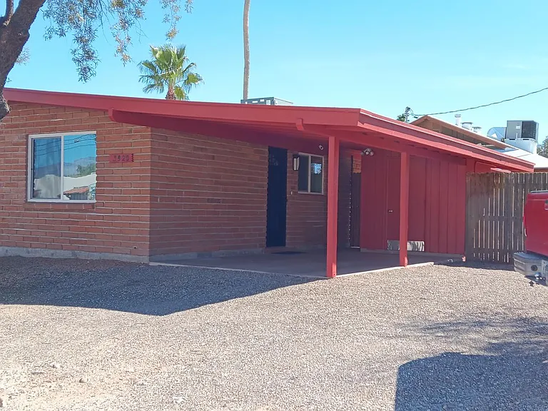 3920 E Poe St — Photo 2