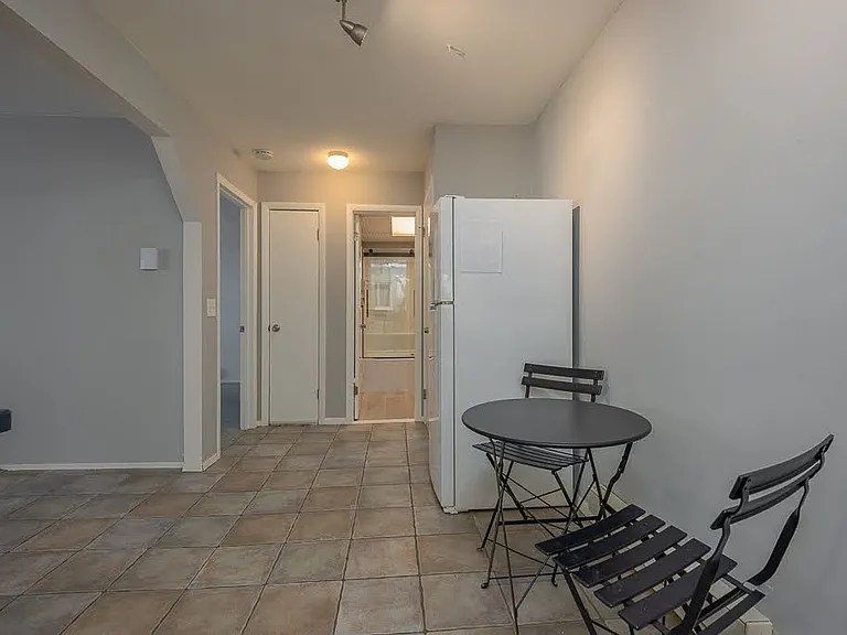 219 Fox Run Ln — Photo 13