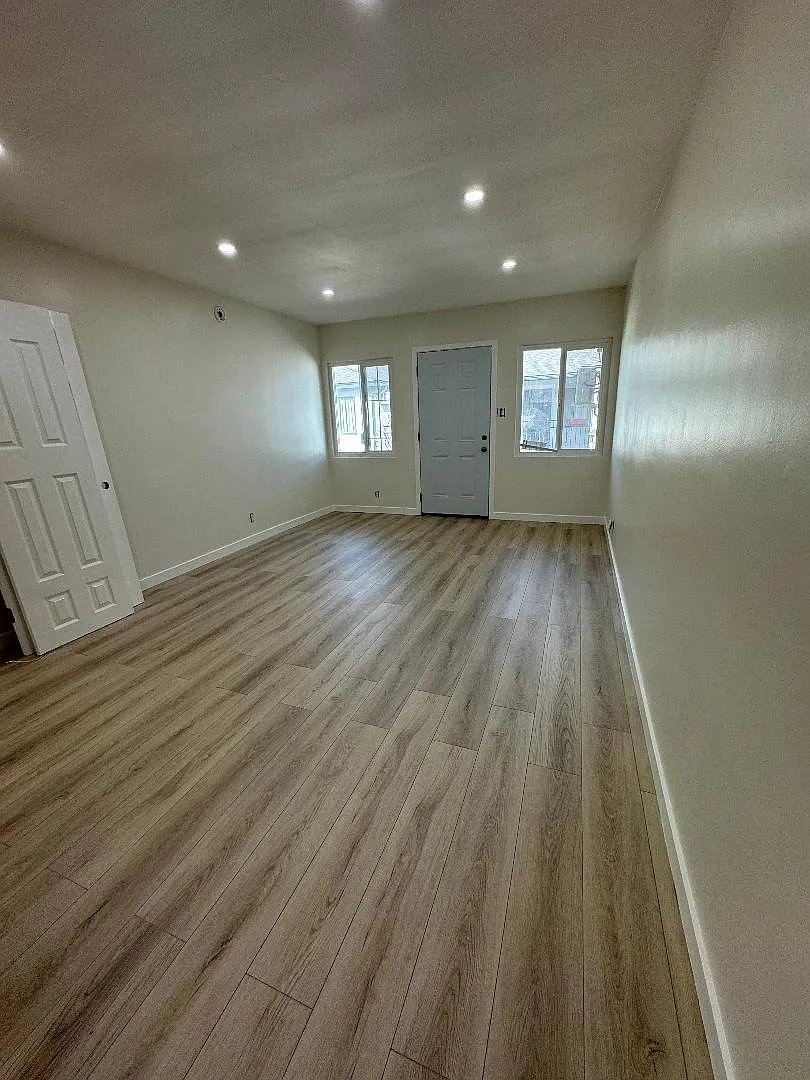 1 bed, 725 sqft, $1,900 — Photo 1