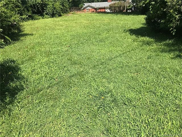2nd image of 225 Gene Ave