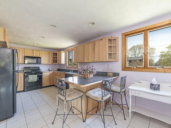 5th image of 79 Clematis Ave