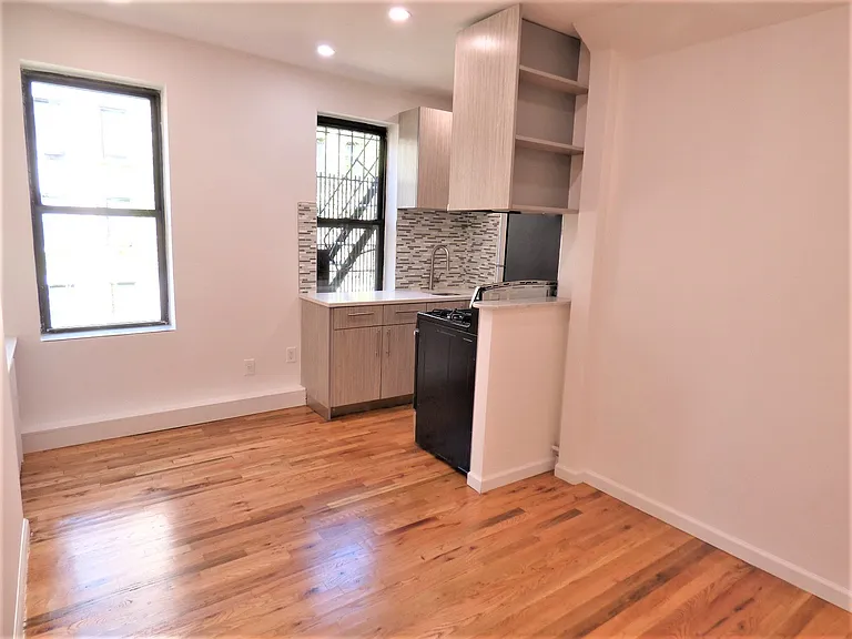 335 E 70th St #10 — Photo 1