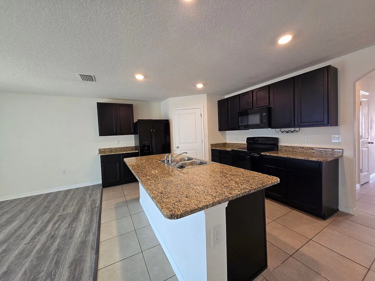 4 bedroom 2 bath Home for Rent in the Heart of Newberry — Photo 3