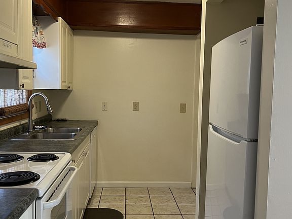 Kitchen / Laundry Area
