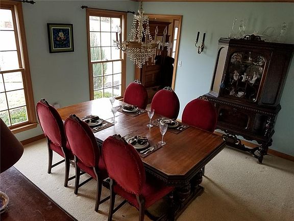 4th image of 910 Poplar Pl